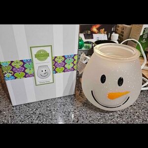 Scentsy Frosty Glow Snowman Warmer with Black and Orange Accents